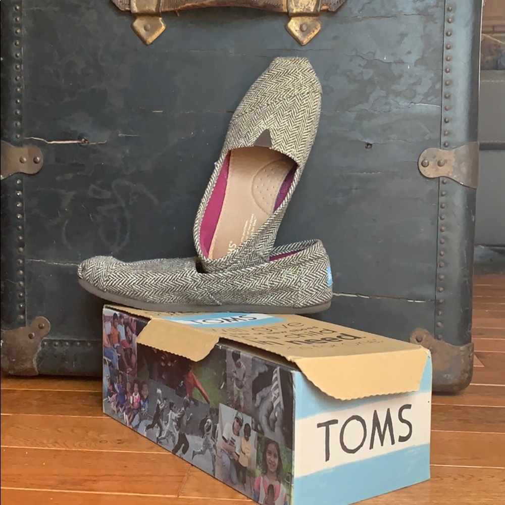 Toms classics - worn once